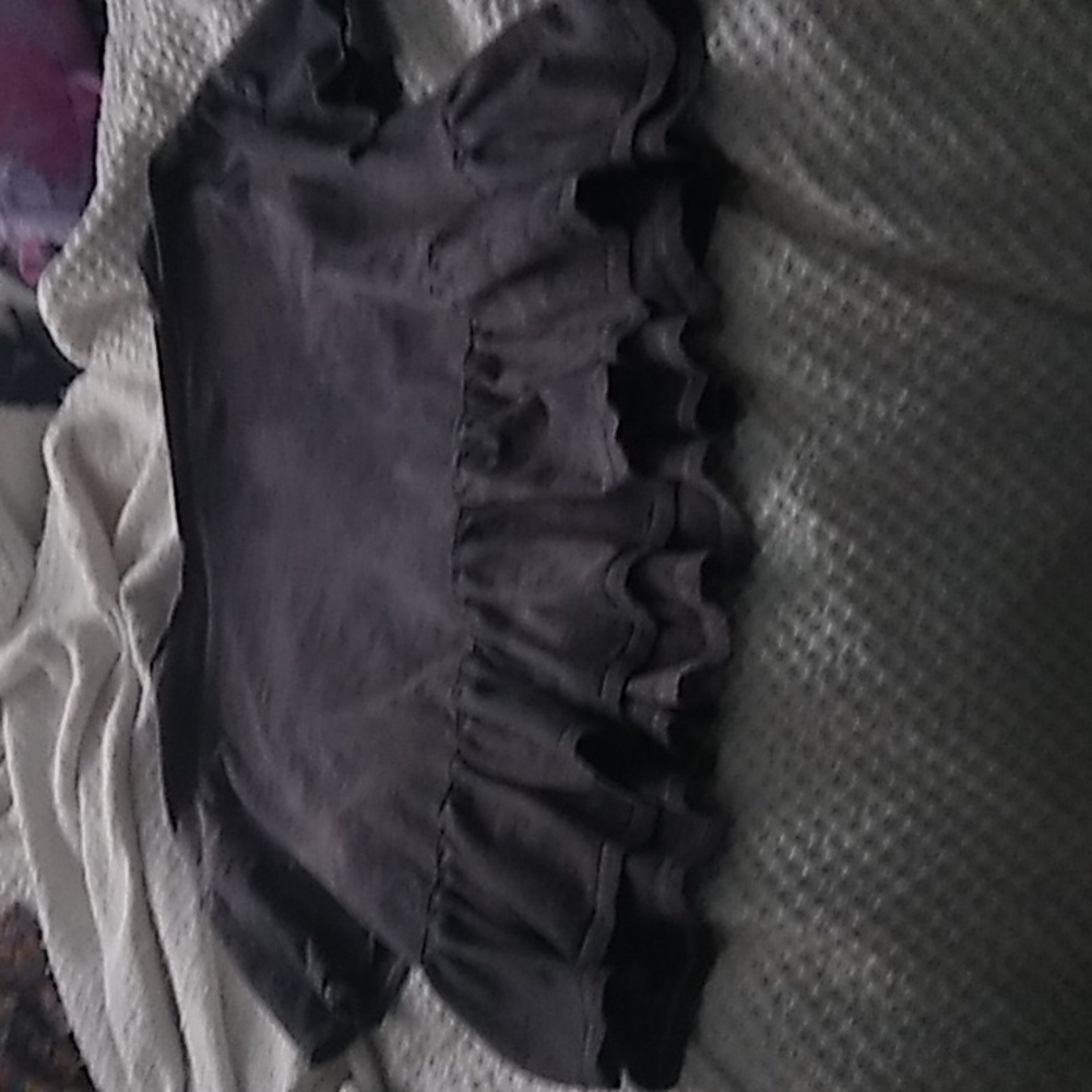 Grey tshirt with ruffle